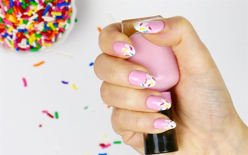 Пасхальный маникюр розовый френч Пасхальный маникюр розовый френч