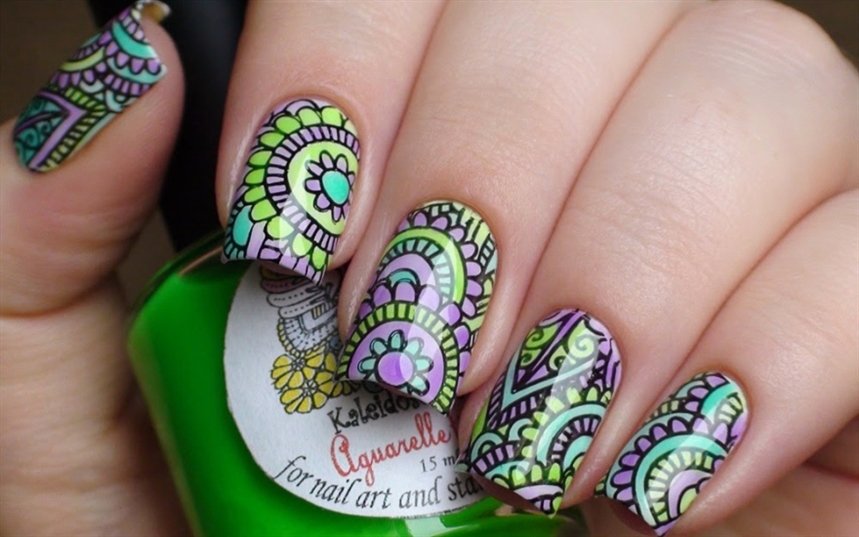 Маникюр с цветной мандалой Маникюр с цветной мандалой