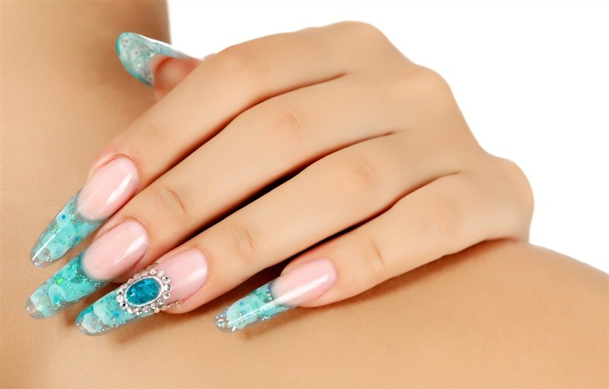 Маникюр с камнями