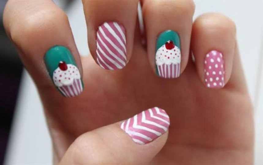 Пасхальный маникюр полоски Пасхальный маникюр полоски