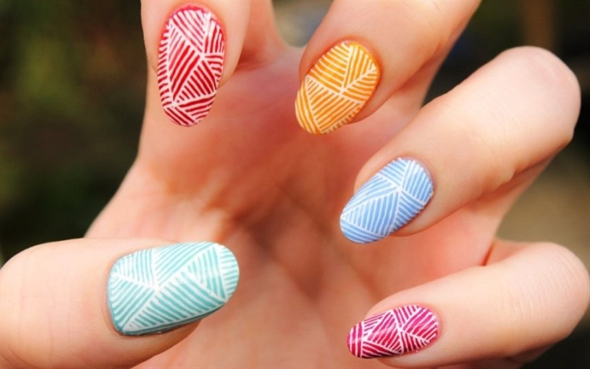 Пасхальный маникюр геометрические линии Пасхальный маникюр геометрические линии
