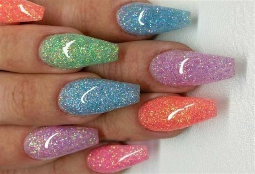 Пасхальный маникюр блестки Пасхальный маникюр блестки