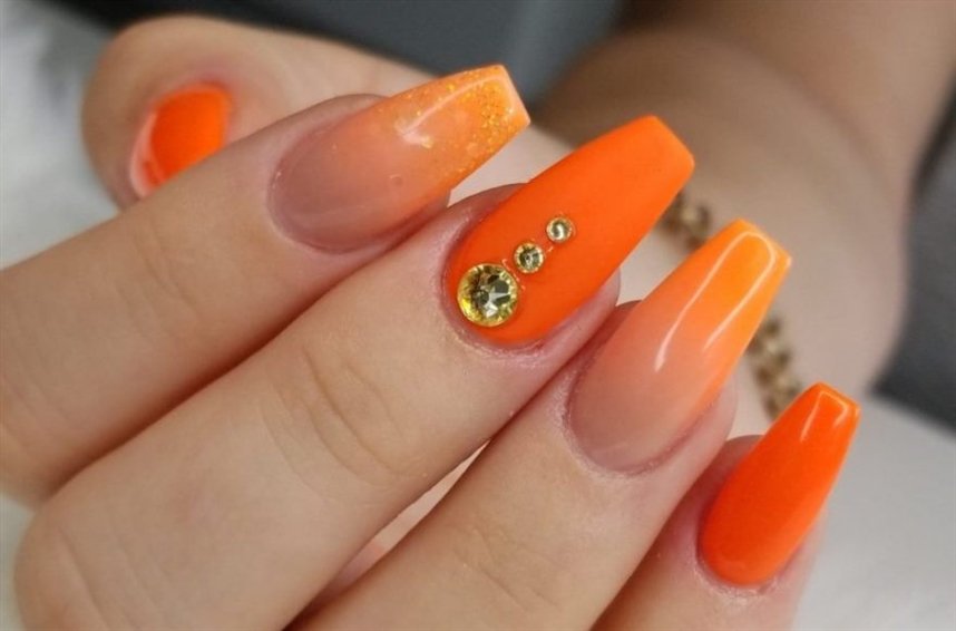 Оранжево-золотой маникюр