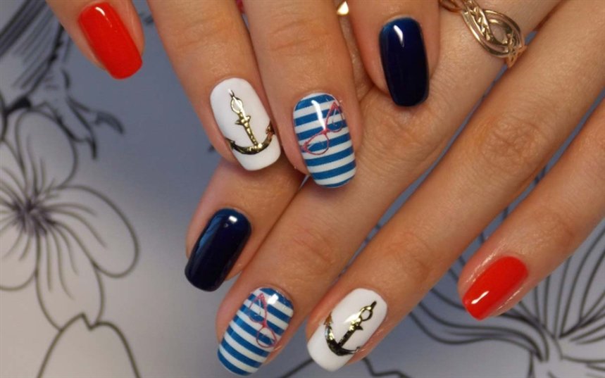 Маникюр с якорем и очками Маникюр с якорем и очками