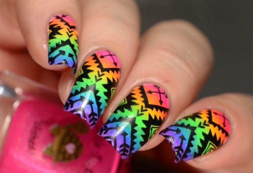 Маникюр с ромбами