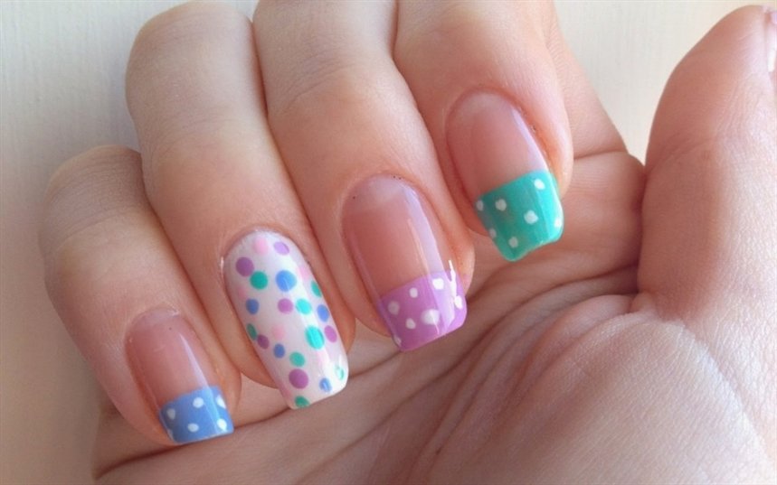 Пасхальный маникюр с точками Пасхальный маникюр с точками