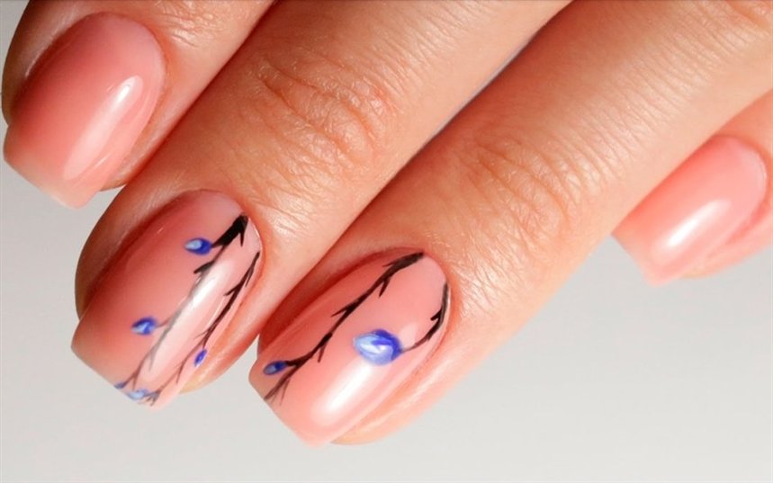 Пасхальный маникюр бутоны синие Пасхальный маникюр бутоны синие