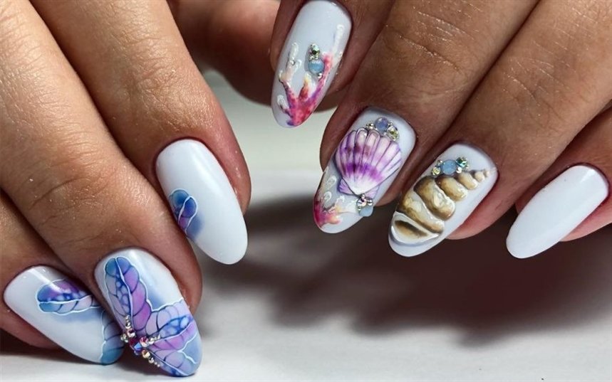 Маникюр с ракушками и кораллами Маникюр с ракушками и кораллами