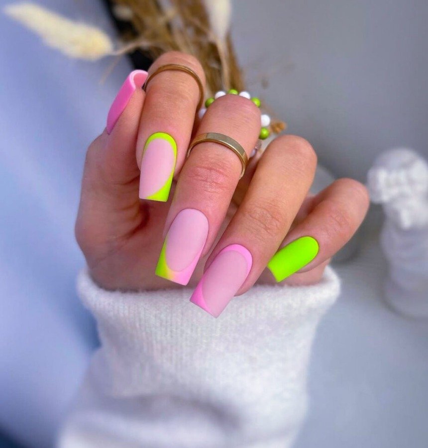 Неоновый маникюр 