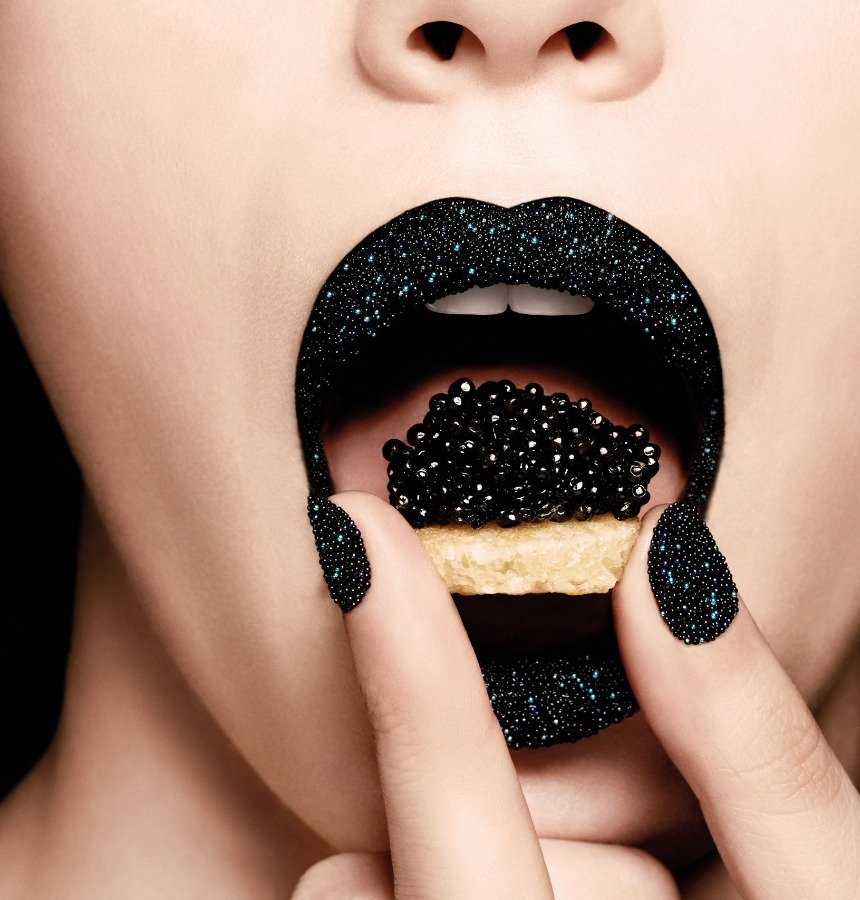 3D-маникюр с бульонками 