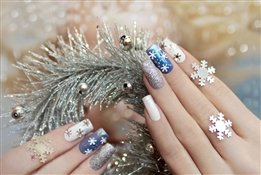 Какой маникюр сделать в декабре: тренды сезона