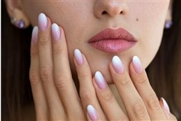 Какой маникюр сделать в марте 2023: тренды весеннего сезона