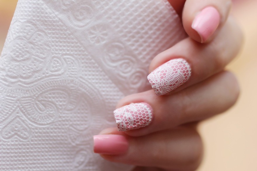 Кружево в маникюре