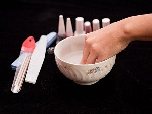 очищение ногтей маникюр