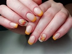 Осенний французский маникюр с дизайном: фото