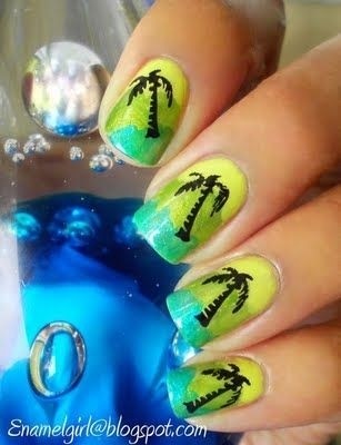 Рисунок пальмы на ногтях