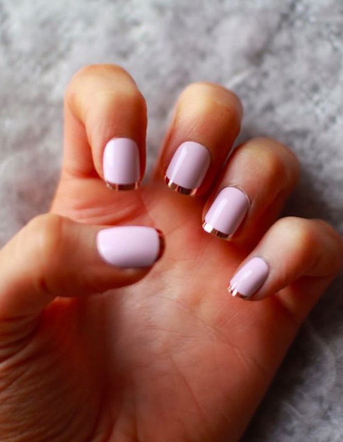 Маникюр с блестящими полосками