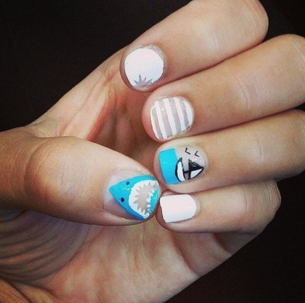 Изображение акулы на ногтях