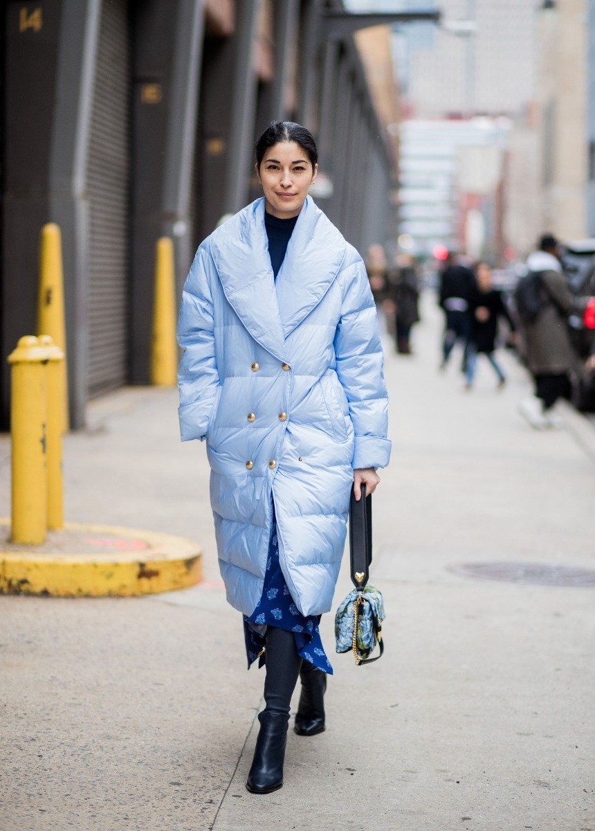 Женщина в модном образе 