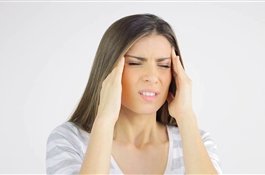 Болит кожа головы: 10 частых причин и способы избавиться от боли
