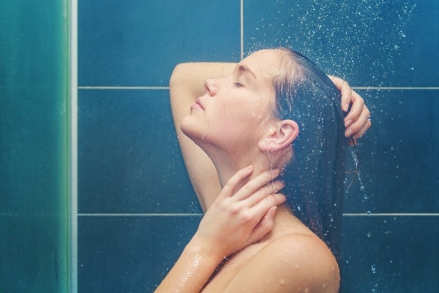 devuschka_prinimaet_dusch devuschka_prinimaet_dusch