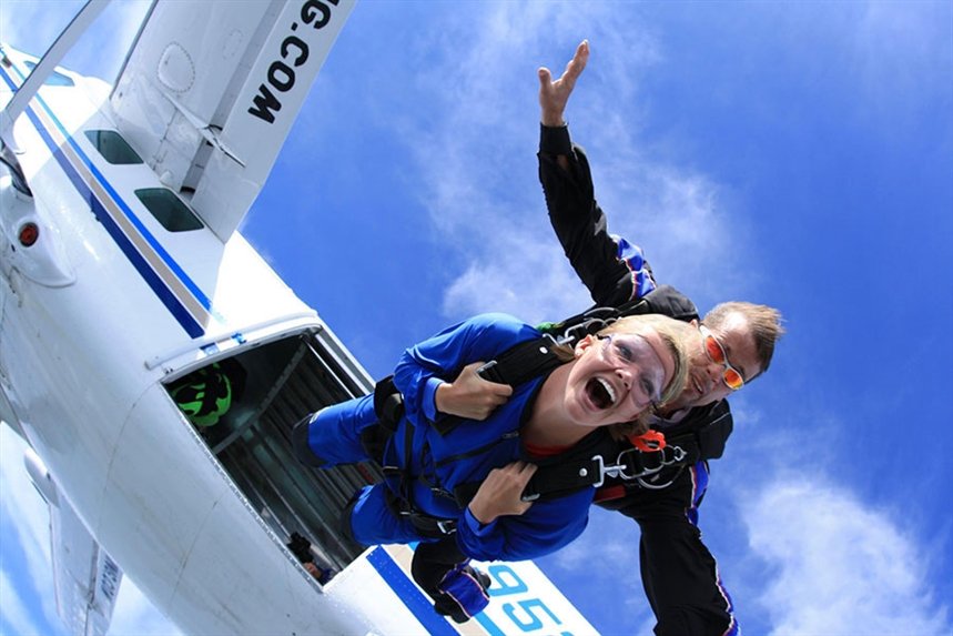 parniy_prigok_s_paraschutom parniy_prigok_s_paraschutom