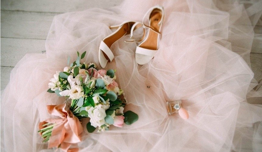 Фата и туфли невесты 