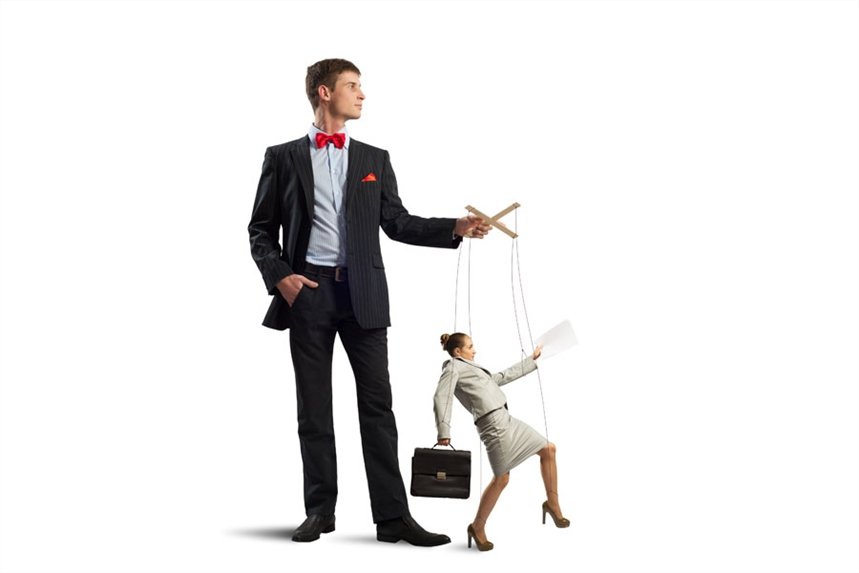 mugchina_manipuliruet_genschinoy