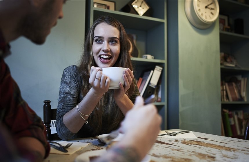 Признаки того, что женщина нравится мужчине 