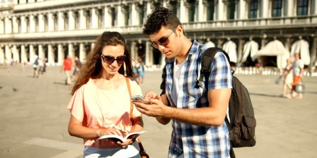 Притвориться туристами Притвориться туристами