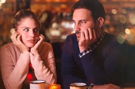 Как общаться с бывшим, который внезапно появляется во время праздников 