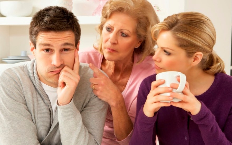 Девушка или мама?