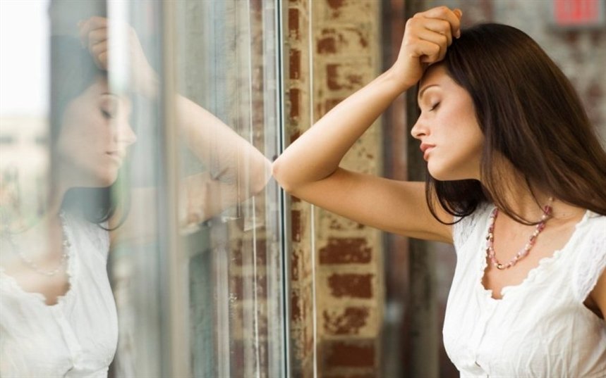 ДЕвушка у окна