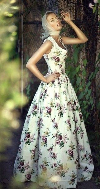 Красивая женщина Красивая женщина