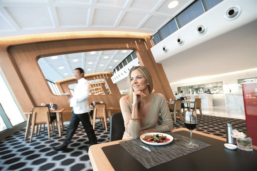 devuschka_v_zale_ogidaniya