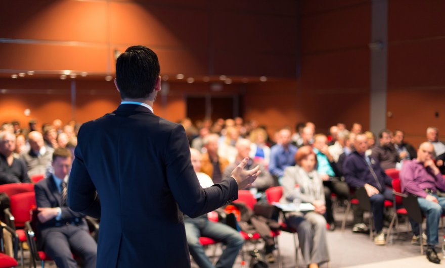 Помогает бороться с трудностями