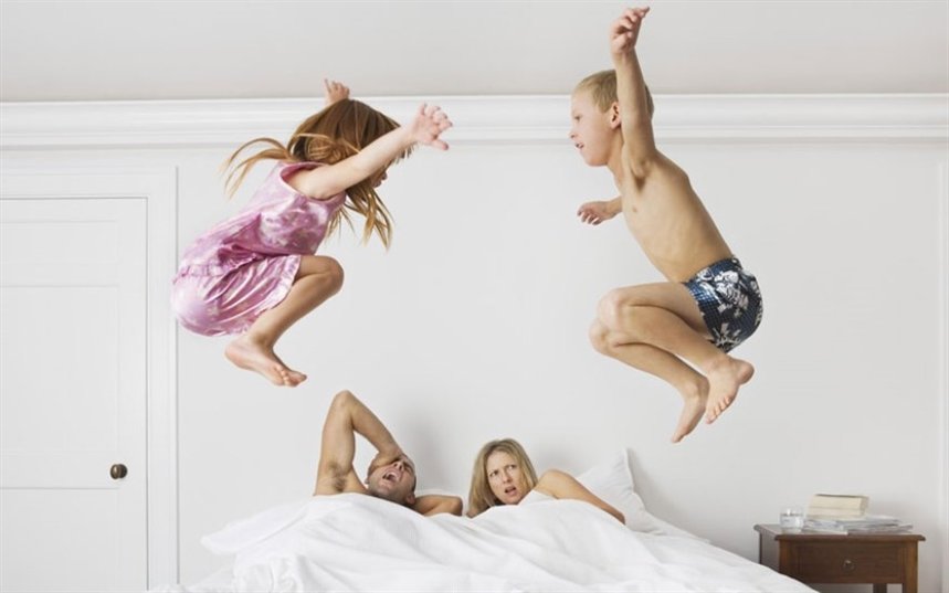 Дети в спальне Дети в спальне