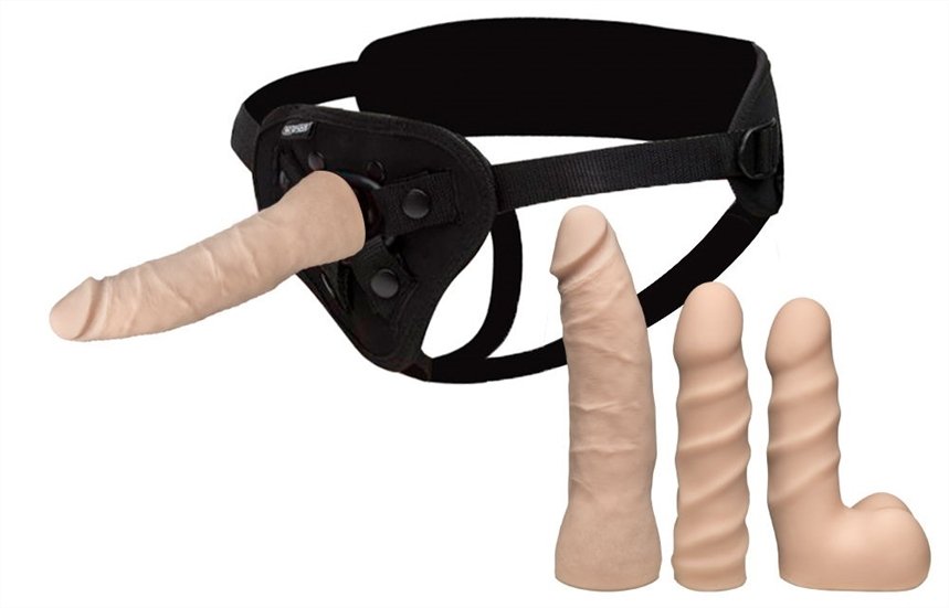 Страпон на трусах