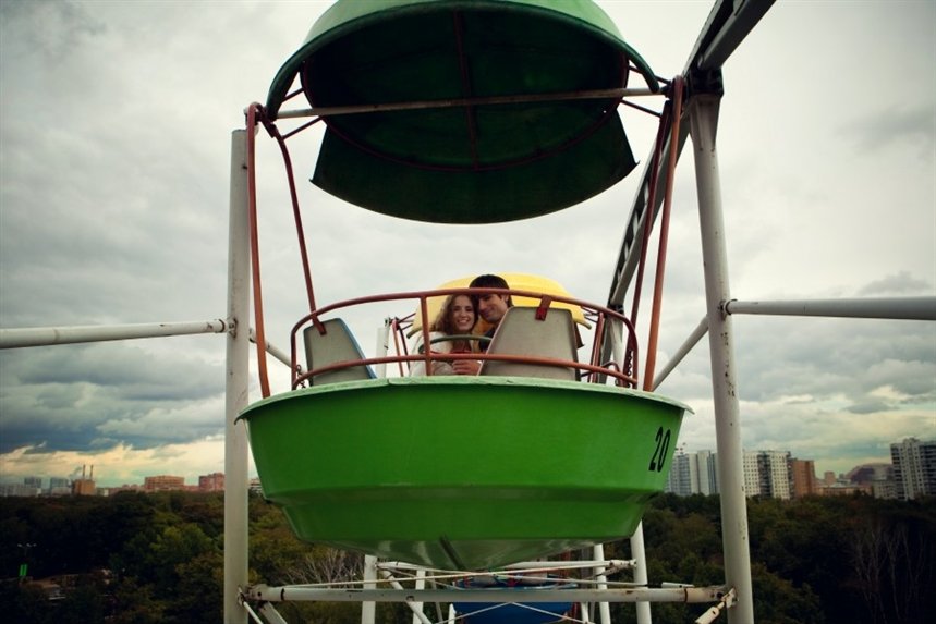 vlyublennie_na_kolese_obozreniya