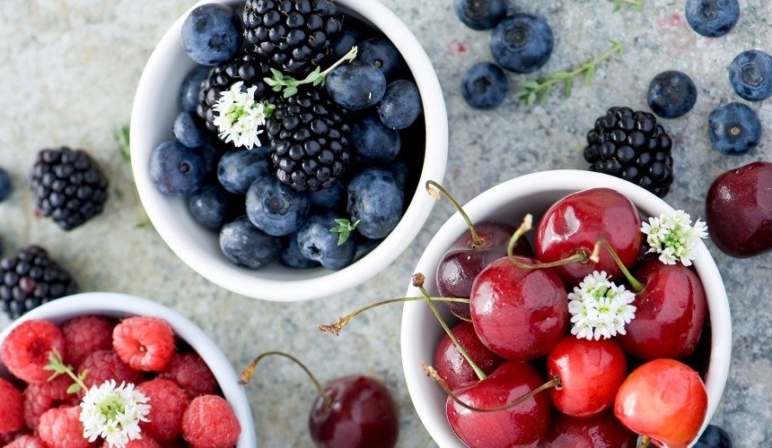 Черника, ежевика, малина, вишня