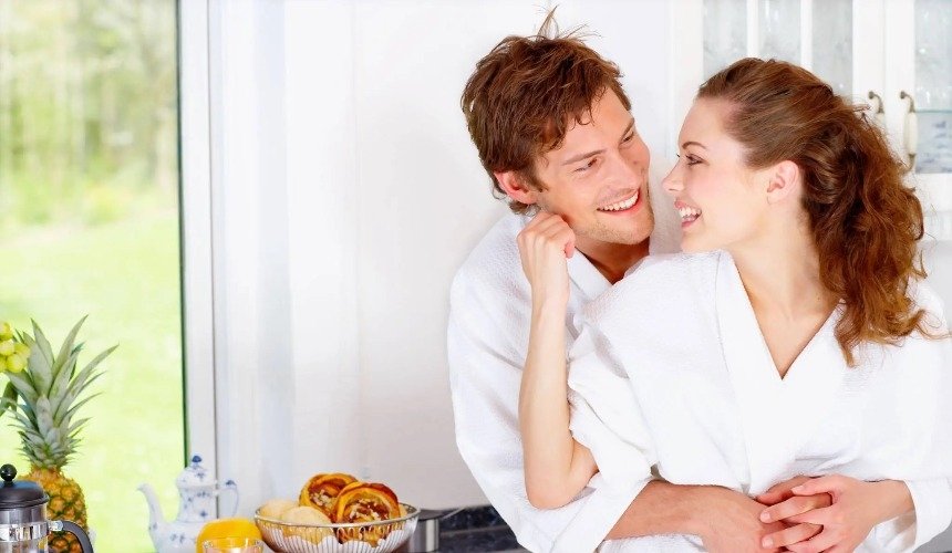 Счастливые мужчина и женщина  Счастливые мужчина и женщина