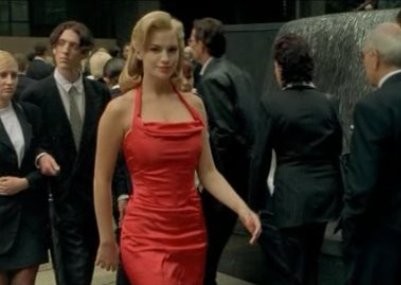 Женщина в красном Женщина в красном