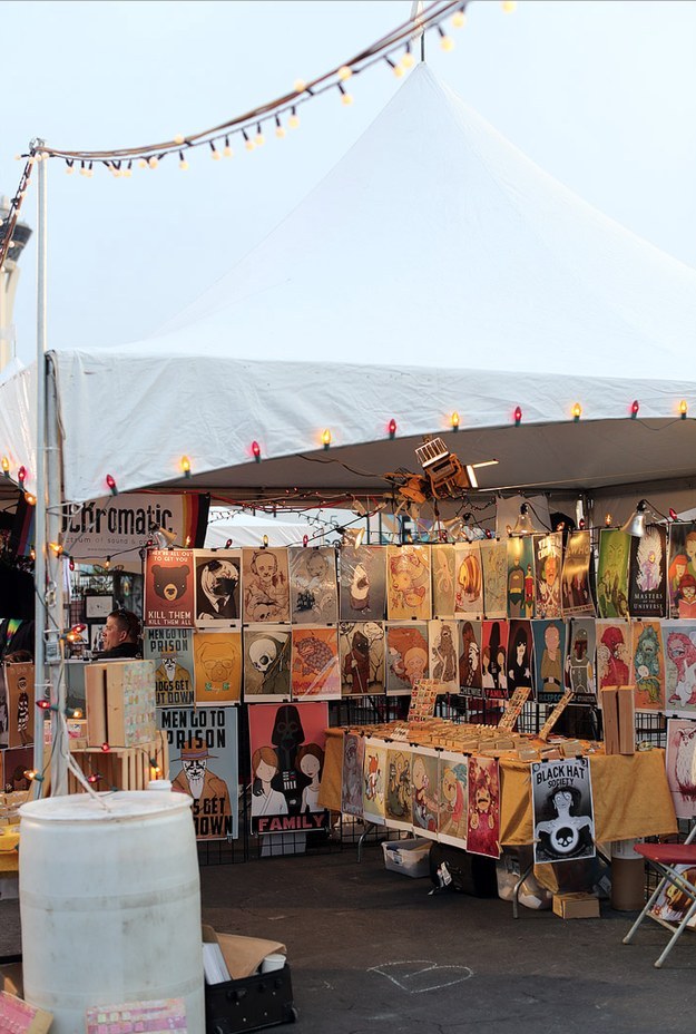 Поразвлекайтесь с местными жителями в первую пятницу месяца