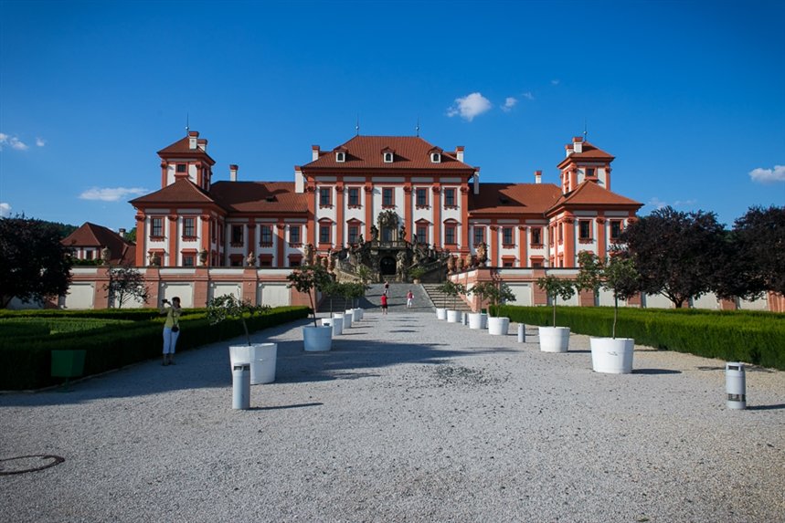 Тройский стандарт. Знаменитый Тройский замок. Тройский.