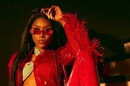 Муни Лонг - неизвестная певица, номинированная на 3 премии «Грэмми»