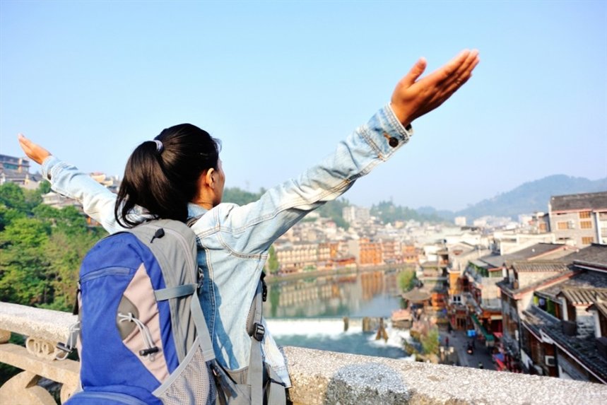 devuschka_puteschestvuet