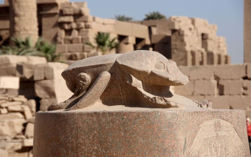 Статуя скарабея Статуя скарабея