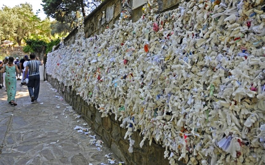 Стена у дома Богородицы Стена у дома Богородицы