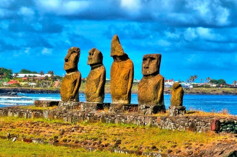Памятники Моаи остров Пасхи Памятники Моаи остров Пасхи