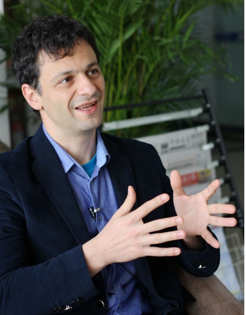 Артем Оганов